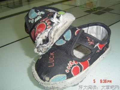 “那双坏掉的鞋，她不敢告诉我多少钱。”