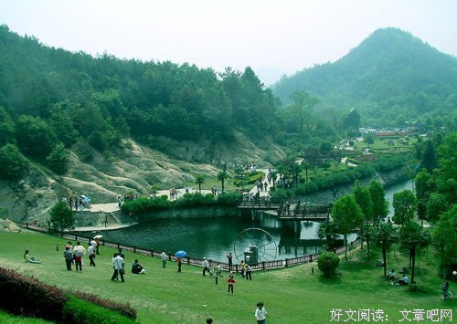 黄鹤楼中吹玉笛，江城五月落梅花