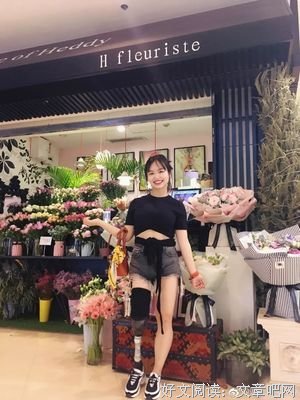 22岁女孩惹何炅泪奔：当她脱下裙子，你才知道有多美！