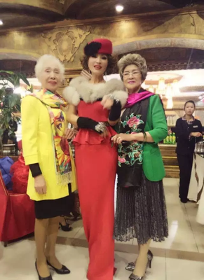 她62岁了，30年不吃晚饭，美到让人惊讶！