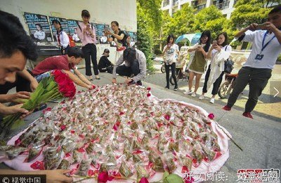 “如果这样能让我室友脱单，那么我愿意！”