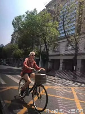 73岁中国奶奶健身13年，曾患癌症差点丧命，如今却活成17岁的少女