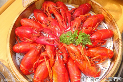 大到犯规，肉质Q弹的五星级小龙虾，好吃到舔手指！