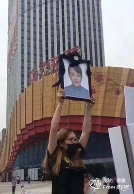 44岁女高管跳楼自杀：人到中年，更知“放过自己”的珍贵