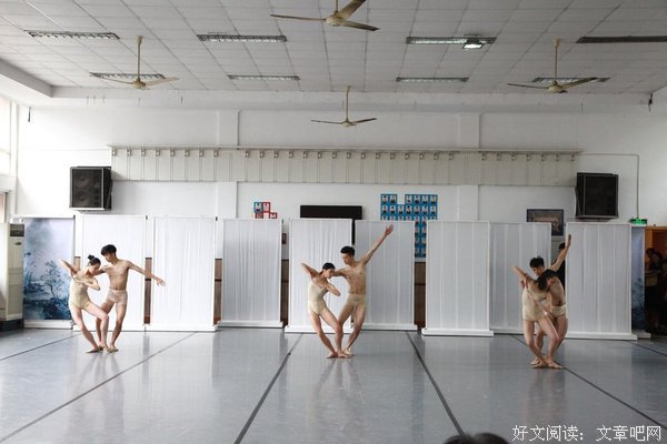你先看到裸体还是舞蹈？