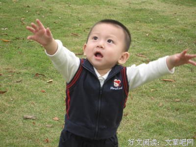 有太多话哽咽在心里，用一个拥抱来表达吧。