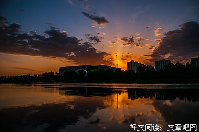 破晓时分，他的灯