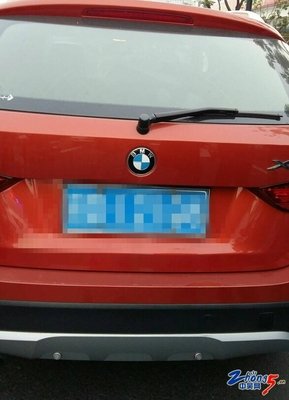 太用力了吧？为蹭我老公的电瓶车，她连挤X图都发了....