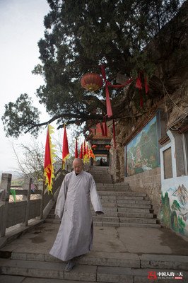这个和尚看起来很好吃