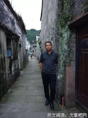 石伟：穿过城市的雨季 | 原乡诗刊