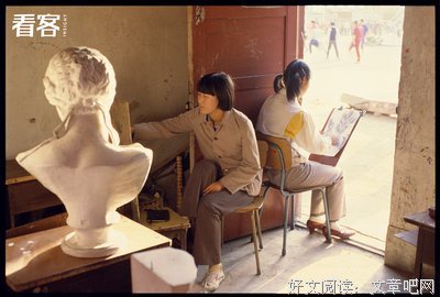 80年代，女学生的裙子长度刚刚好
