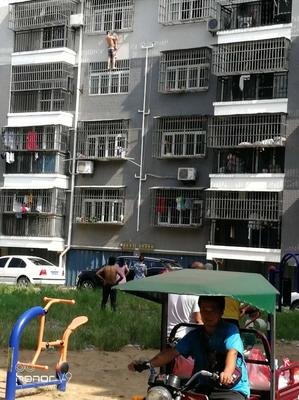 “托举哥”6年前一举成名，如今住40平米房子当电焊工 | 中国人的