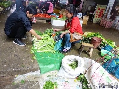“把她肚子搞大，咱们就省钱了！”
