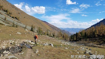 我曾也是你的全世界，却只能路过你的世界
