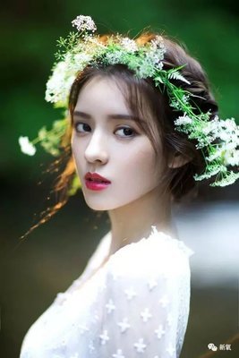 18线网红却截胡张含韵的必火女二，刚红就被爆援交，杨幂竟当她闺