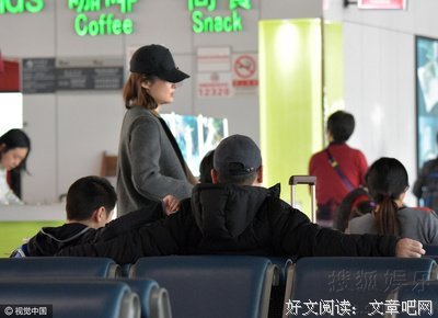 蒋勤勤做菜，陈建斌在旁边絮絮叨叨成话痨，网友：典型的中国男人