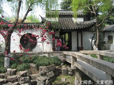 娶妻当娶董小宛，嫁人不必冒辟疆。