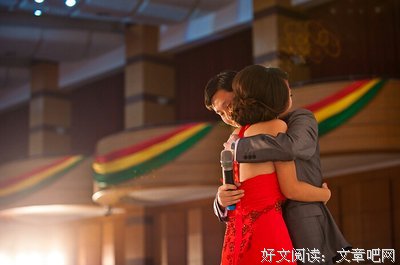 婚礼那天，我把他前妻的照片挂到了礼堂上