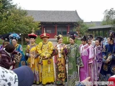 被陈建斌笑死，他比老婆蒋勤勤还像个孕妇吧！