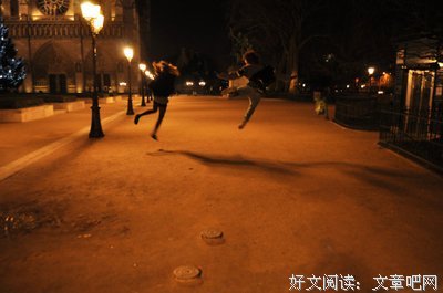  -谁在乎谁为谁心痛。经典的句子