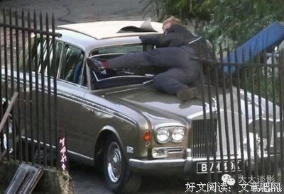 “你很像他，但你不是他。”