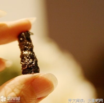 她不是拜金，只是不爱你