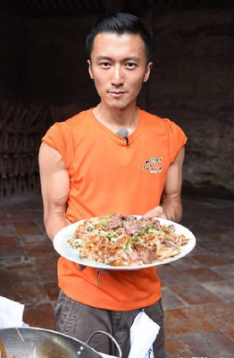 38岁谢霆锋秀肌肉：荷尔蒙爆棚的男人，才是真爷们！