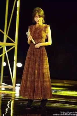 她是贾乃亮前任，10年默默无名终于因戏走红，150cm+身高也能时尚