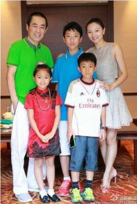 “那个大我7岁的女人，见不得光。”