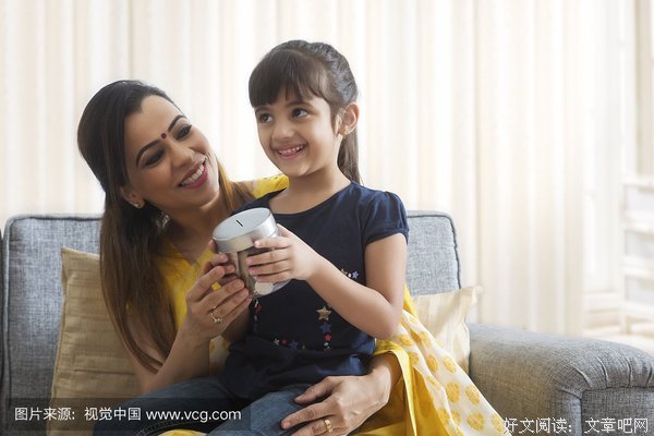 “我不在时，母亲在院里撒硬币”