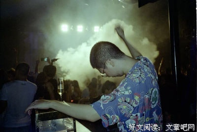 “人间不值得”的10种假笑，你中了几种？