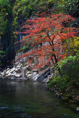 关于潺潺流水的座右铭