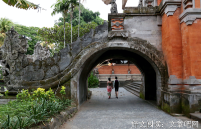 如何避免在旅行中杀掉丈夫？