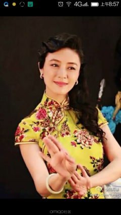 她苦恋陆毅未果，挤掉章子怡成视后，隐婚生女被抛弃，42岁成最美