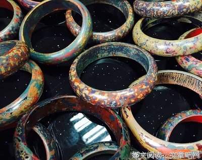 这个暑假，我收到了几十个女孩子送的小纸条。