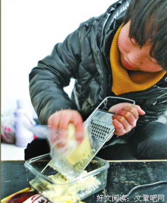 35岁的她照顾植物人哥哥16年 虽未嫁仍未悔 | 公益·后来