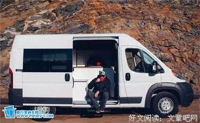 “你们年轻人上班，就不该为了赚钱！”