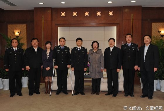 “做了弟弟的姘头”