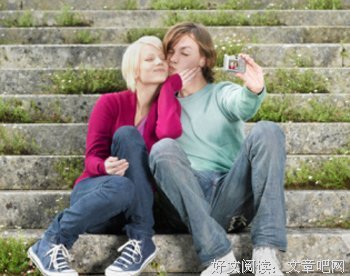“撞破女房东的房事”