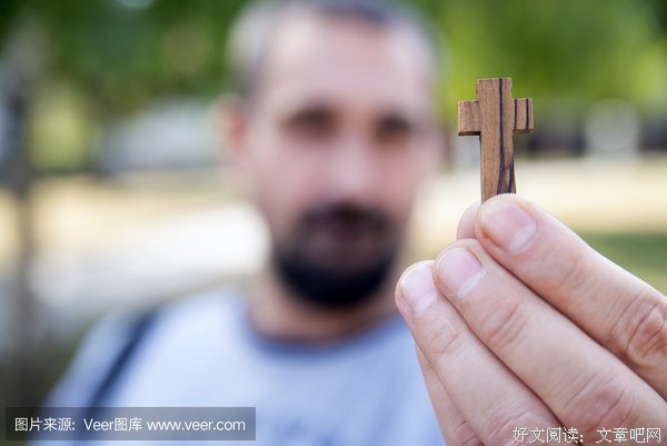 你试过手握十字架的祈祷吗？快转给受苦、生病或临终的人...