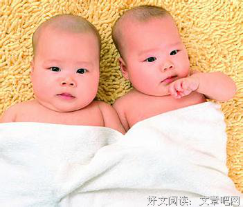 丈夫坐牢妻子经常探监，一年后妻子生下亲生双胞胎，狱警哭笑不得