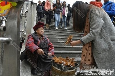 婆婆说：你比我儿子大7岁，凭啥让他养家？