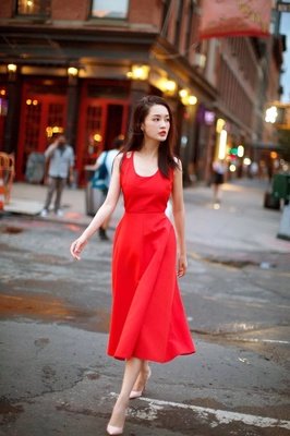 她是《如懿传》中的香妃，演技一直在线，竟然被一条狗送上了热搜