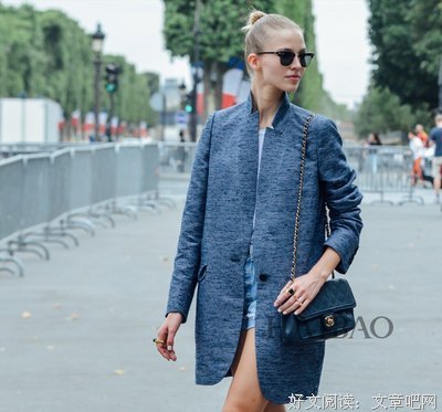 不输迪奥、香奈儿，80后中国姑娘竟把手机做成高定包包，走红Ins，