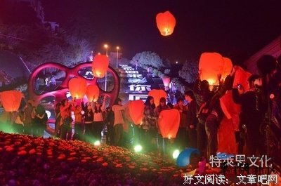马航MH370，她还等你：爱情是我还在，我就等你。