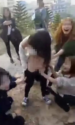 被欺辱7年后，我爱上了霸凌我的人