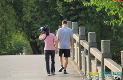 《寂寞带我去散步》的读后感10篇