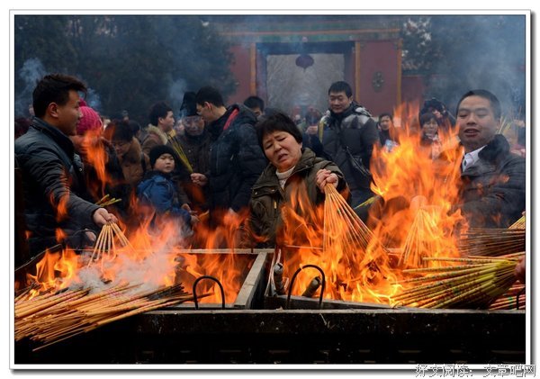 喜欢烧香拜佛的人都看看，不要再浪费金钱了！