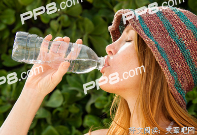 会喊你喝水的杯子：每天喝足8杯水，身体年轻10岁
