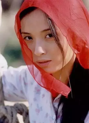 她二婚嫁给靳东，却被他宠成了全世界最幸福的女人！